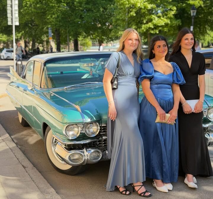 Idag är det studentbal istället för dragracing för våra tjejer 😍