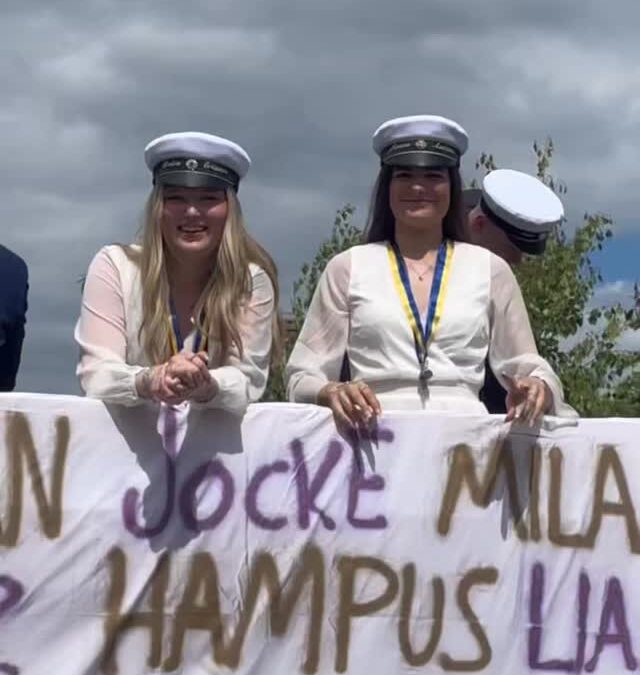 Grattis Tindra 🎉 Igår tog Tindra studenten och är nu färdig med sin…