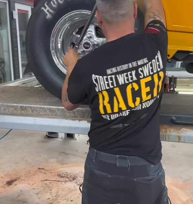 Nu börjar rodden bli klar så Roger och Kjelle kan kör Streetweek.
